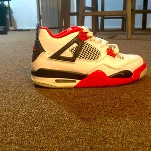 Jordan 4 retro fire reds 2020 size 6.5y